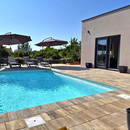 Peaceful With Pool *