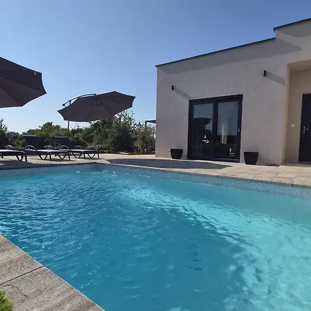 Vila Peaceful With Pool