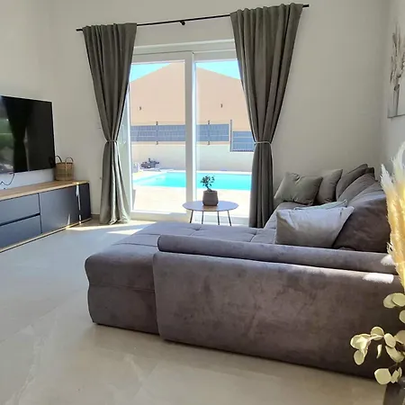 Peaceful With Pool Villa *