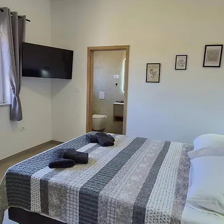 Villa Peaceful With Pool Cabrunici
